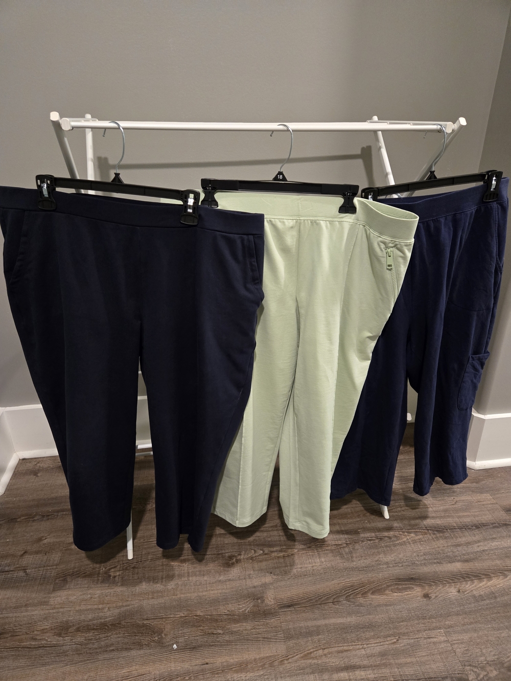 3 Pairs of Women's Stretch Pull-On Crop Pants in Navy and Light Green